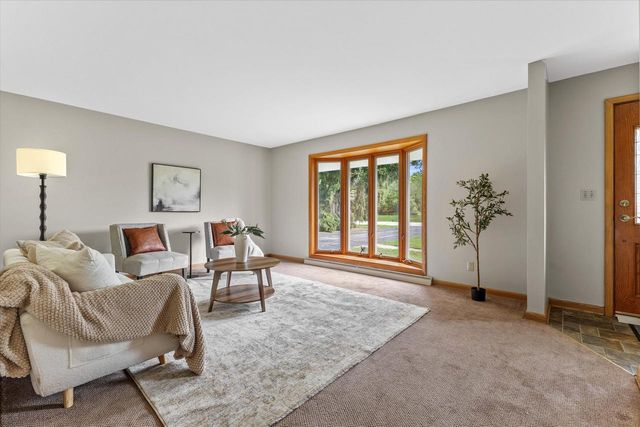 3275 S Thornapple LANE, New Berlin, WI 53146