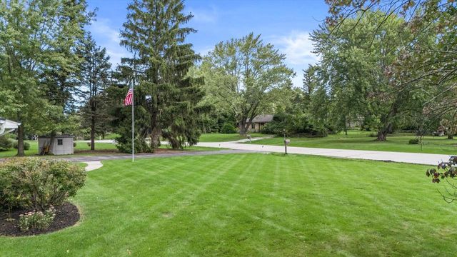 3275 S Thornapple LANE, New Berlin, WI 53146