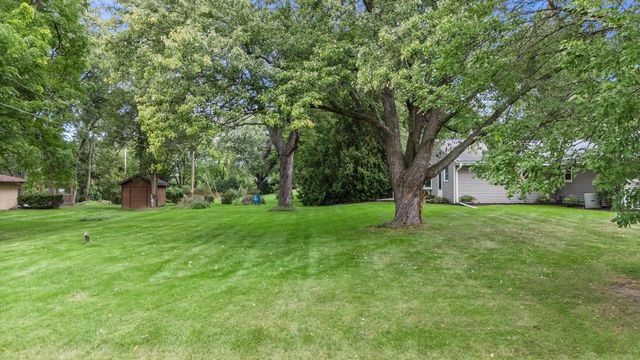 3275 S Thornapple LANE, New Berlin, WI 53146