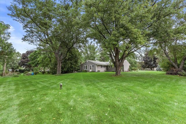 3275 S Thornapple LANE, New Berlin, WI 53146