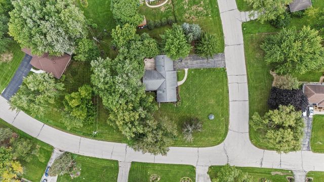 3275 S Thornapple LANE, New Berlin, WI 53146