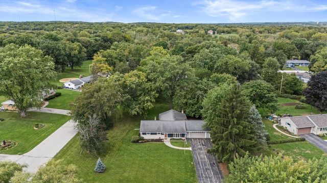 3275 S Thornapple LANE, New Berlin, WI 53146