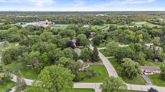 3275 S Thornapple LANE, New Berlin, WI 53146