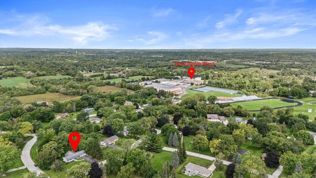 3275 S Thornapple LANE, New Berlin, WI 53146