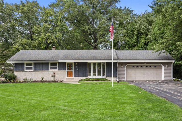 3275 S Thornapple LANE, New Berlin, WI 53146