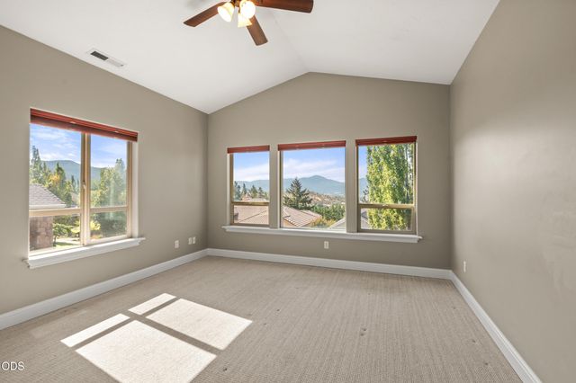 4501 Pinnacle Drive, Medford, OR 97504