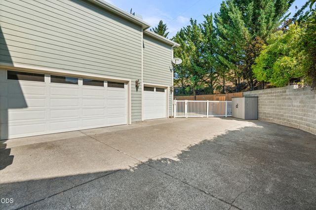 4501 Pinnacle Drive, Medford, OR 97504