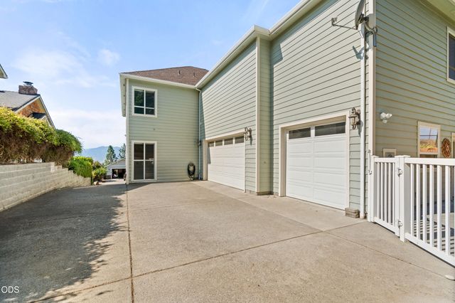 4501 Pinnacle Drive, Medford, OR 97504