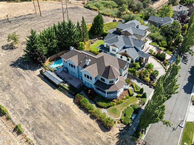 4501 Pinnacle Drive, Medford, OR 97504