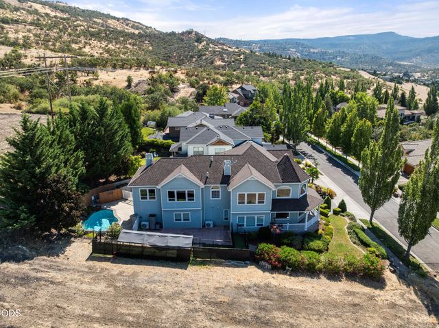 4501 Pinnacle Drive, Medford, OR 97504