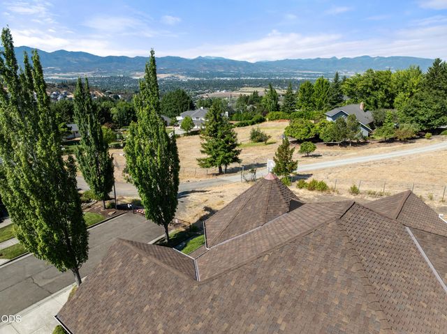 4501 Pinnacle Drive, Medford, OR 97504