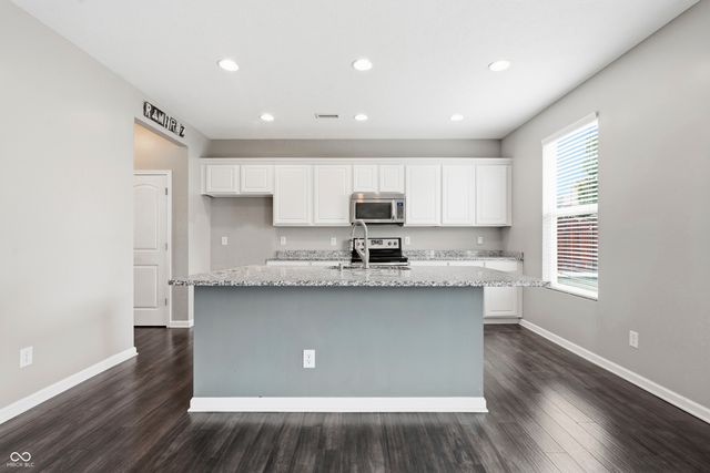 5773 Blue Sky Drive, Whitestown, IN 46075