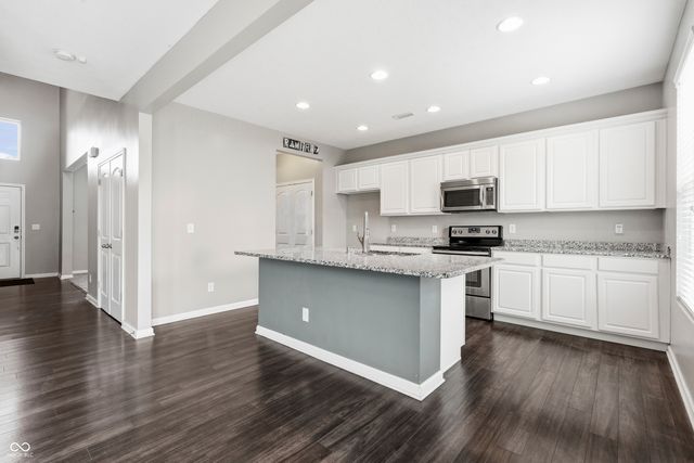 5773 Blue Sky Drive, Whitestown, IN 46075