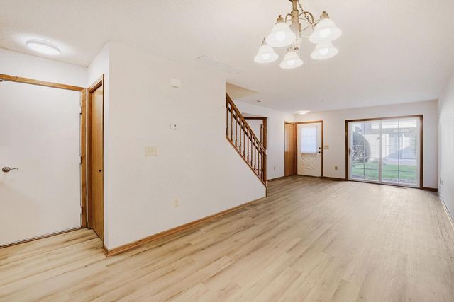 2225 Ranchview Lane N 7, Plymouth, MN 55447