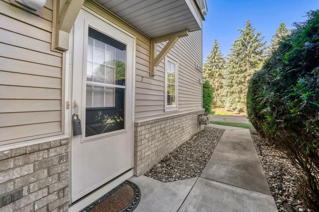 2225 Ranchview Lane N 7, Plymouth, MN 55447