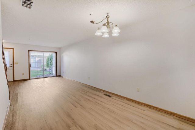 2225 Ranchview Lane N 7, Plymouth, MN 55447