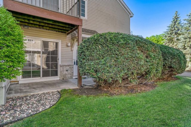 2225 Ranchview Lane N 7, Plymouth, MN 55447
