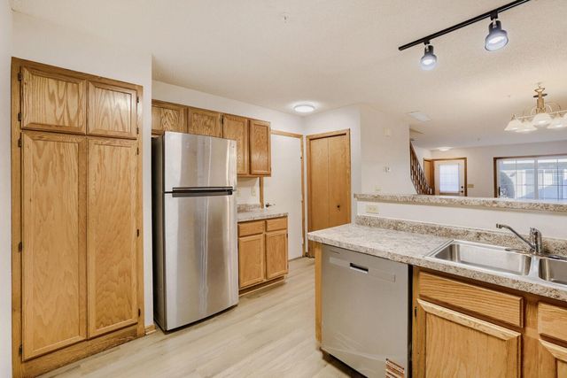 2225 Ranchview Lane N 7, Plymouth, MN 55447