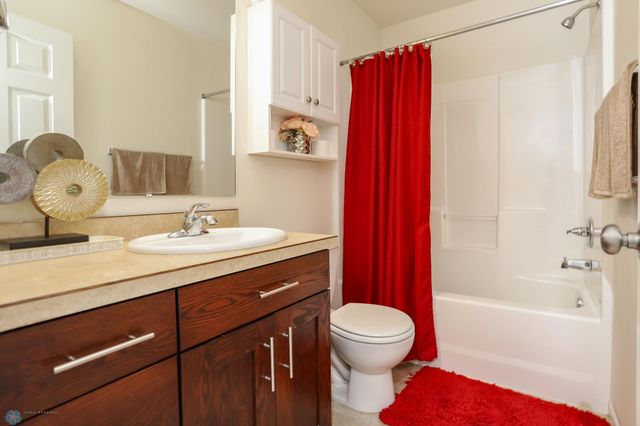 945 31st Avenue W, West Fargo, ND 58078