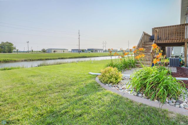 945 31st Avenue W, West Fargo, ND 58078