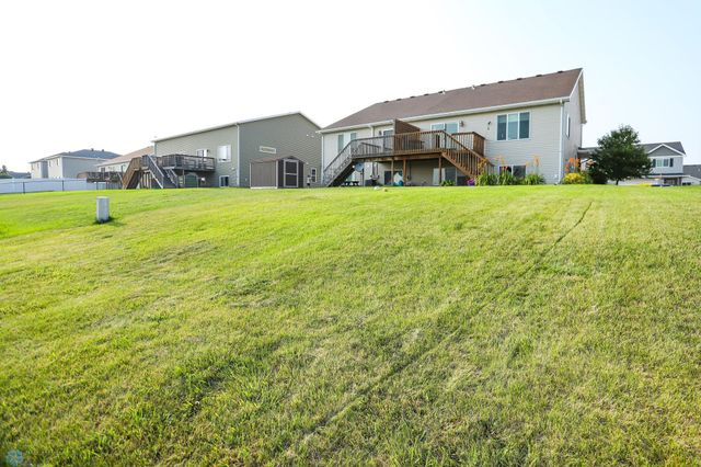 945 31st Avenue W, West Fargo, ND 58078