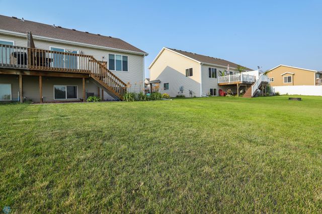 945 31st Avenue W, West Fargo, ND 58078