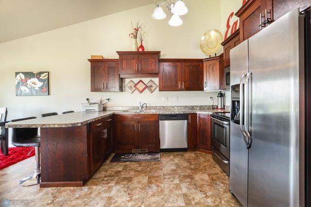 945 31st Avenue W, West Fargo, ND 58078