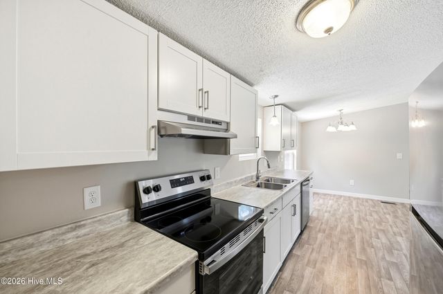 273 Lucilles Place, Burgaw, NC 28425