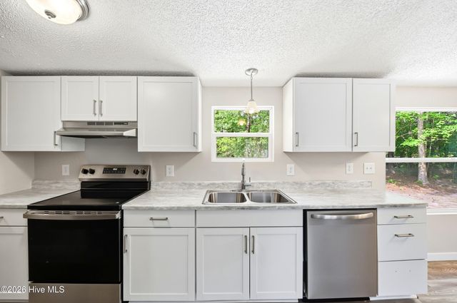273 Lucilles Place, Burgaw, NC 28425