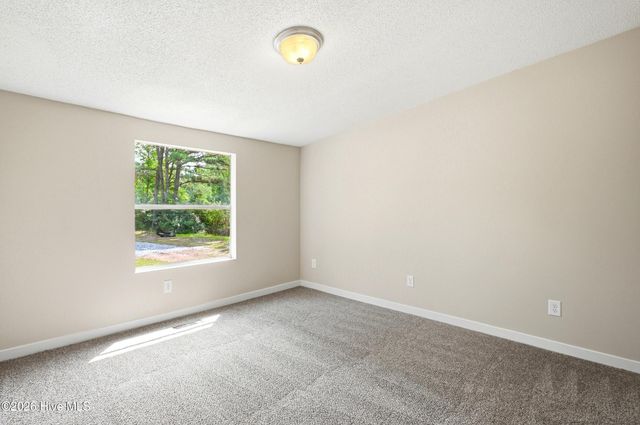 273 Lucilles Place, Burgaw, NC 28425