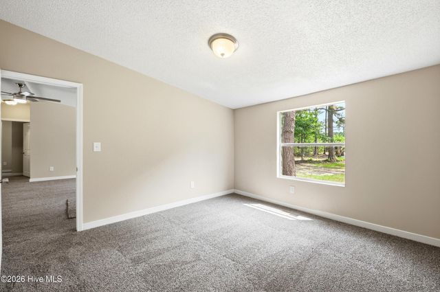 273 Lucilles Place, Burgaw, NC 28425
