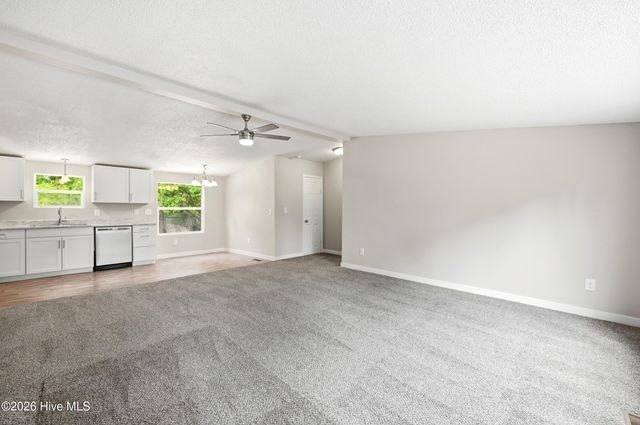 273 Lucilles Place, Burgaw, NC 28425