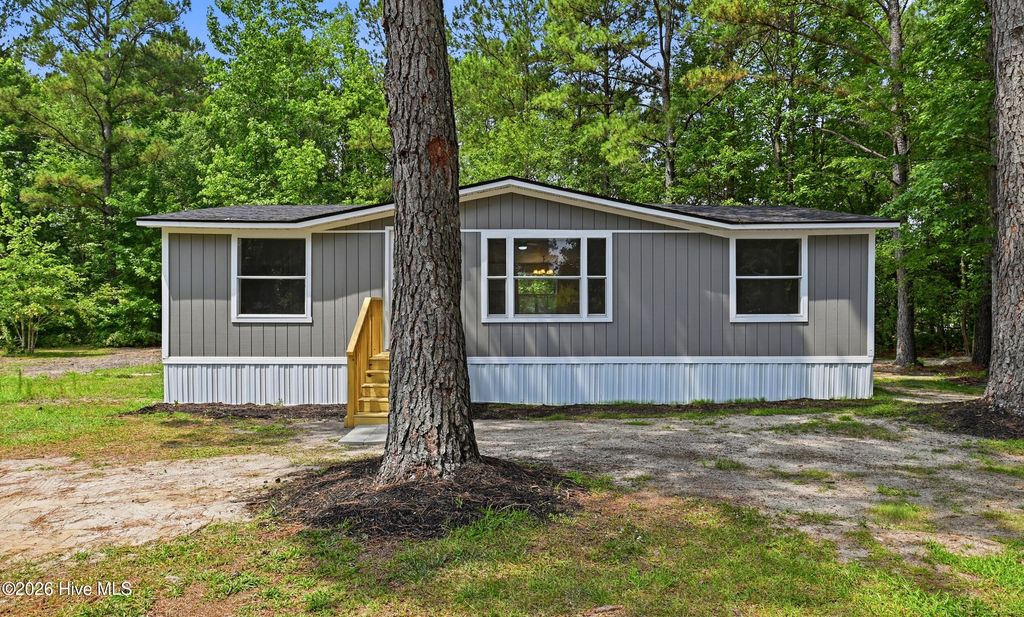 273 Lucilles Place, Burgaw, NC 28425