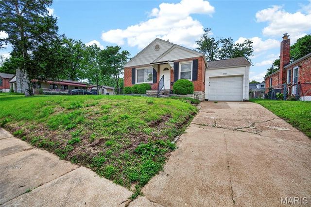1127 Pembroke Drive, St Louis, MO 63119