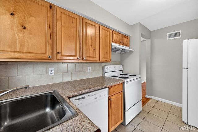 1127 Pembroke Drive, St Louis, MO 63119