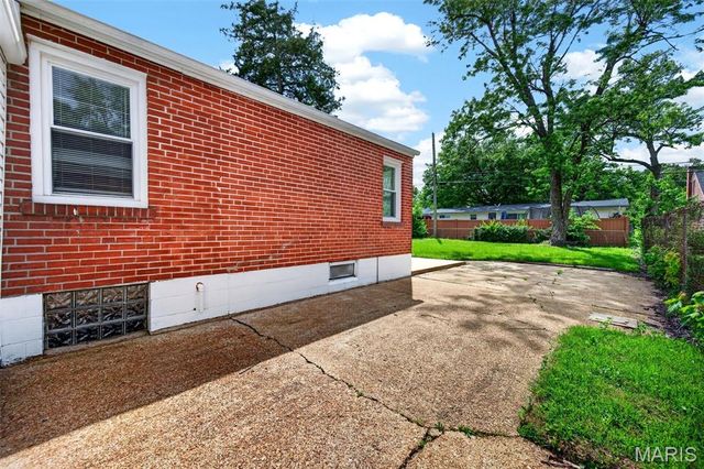 1127 Pembroke Drive, St Louis, MO 63119