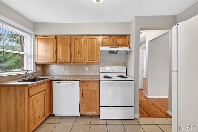 1127 Pembroke Drive, St Louis, MO 63119