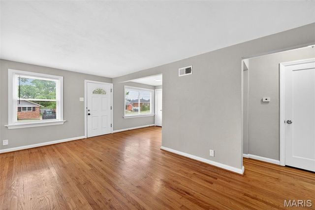 1127 Pembroke Drive, St Louis, MO 63119