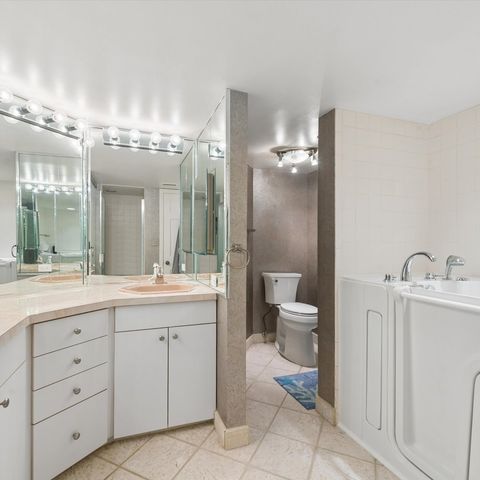 3851 Mission Hills Road 303, Northbrook, IL 60062
