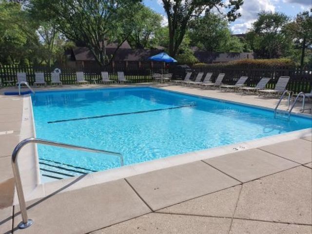 3851 Mission Hills Road 303, Northbrook, IL 60062