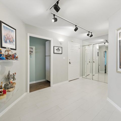 3851 Mission Hills Road 303, Northbrook, IL 60062