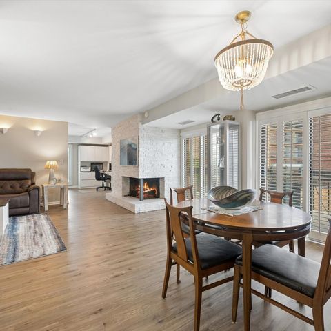 3851 Mission Hills Road 303, Northbrook, IL 60062