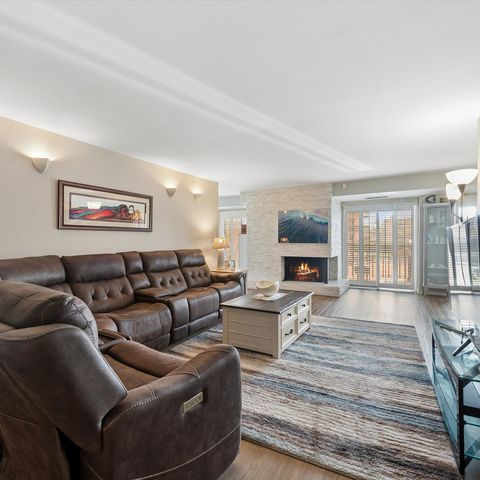 3851 Mission Hills Road 303, Northbrook, IL 60062