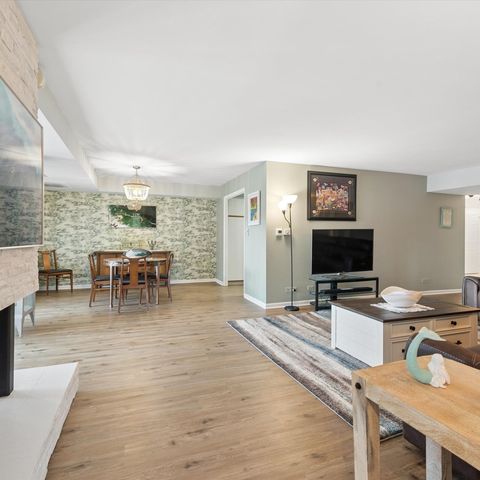 3851 Mission Hills Road 303, Northbrook, IL 60062
