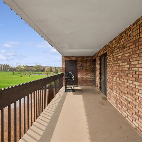 3851 Mission Hills Road 303, Northbrook, IL 60062