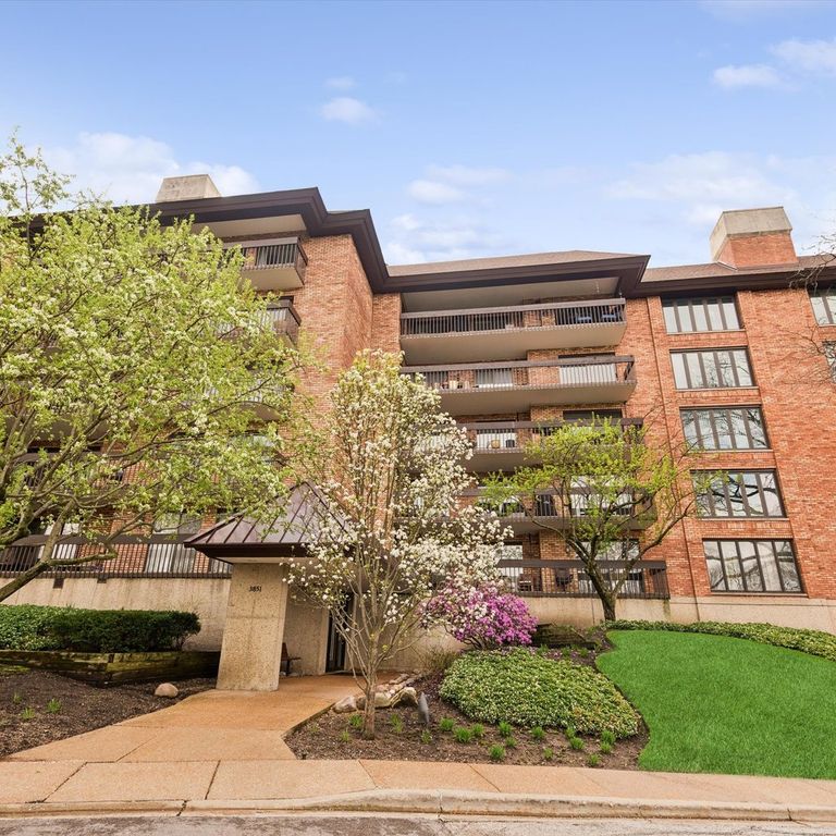 3851 Mission Hills Road 303, Northbrook, IL 60062