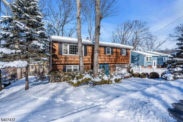 9 Corsica Rd, Hopatcong Boro, NJ 07843