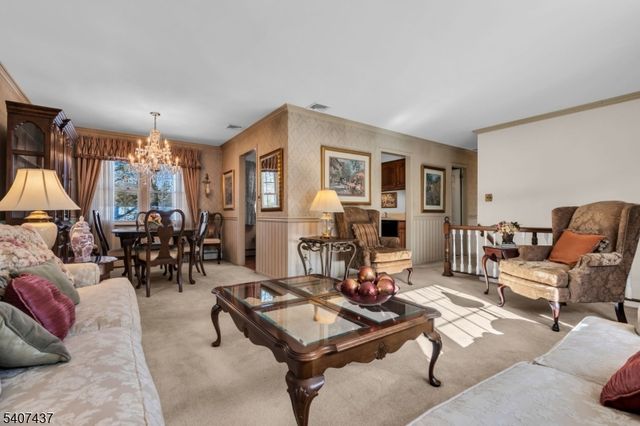 9 Corsica Rd, Hopatcong Boro, NJ 07843