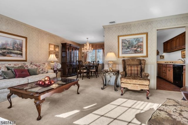 9 Corsica Rd, Hopatcong Boro, NJ 07843