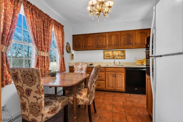 9 Corsica Rd, Hopatcong Boro, NJ 07843